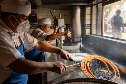 Preparacion de churros en El Moro.