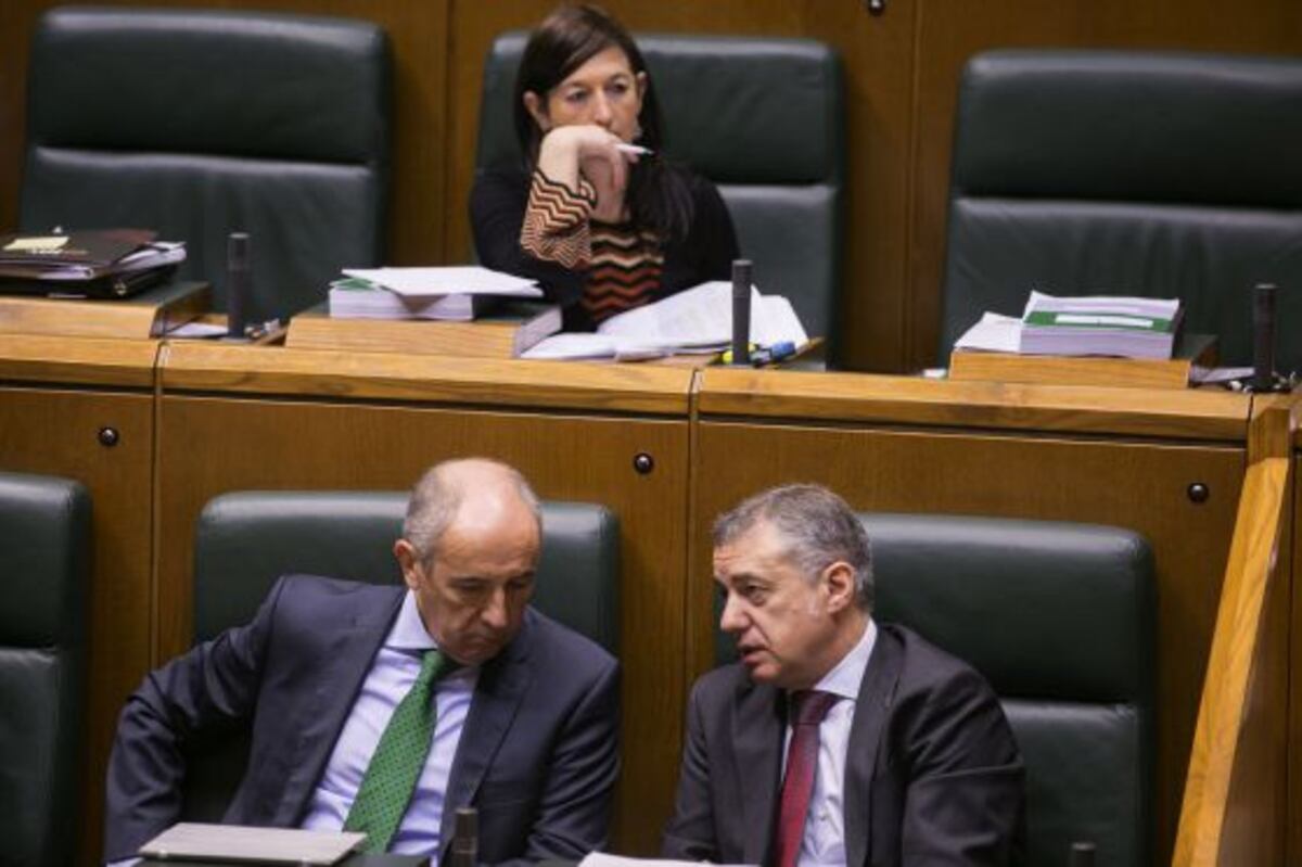 Aprobados los presupuestos vascos de 2016 gracias al pacto entre PNV y ...