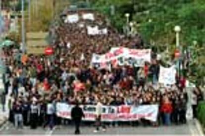 Manifestación de estudiantes en Valencia en contra de la Ley Orgánica de Universidades (LOU) del PP, la semana pasada.