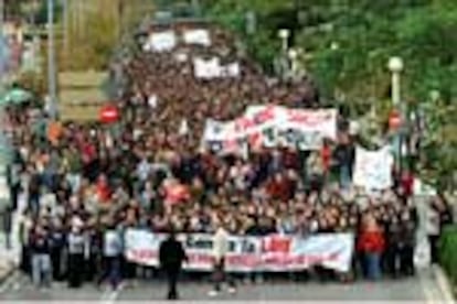 Manifestación de estudiantes en Valencia en contra de la Ley Orgánica de Universidades (LOU) del PP, la semana pasada.