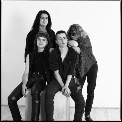 El grupo posa en el estudio del fotógrafo de Zaragoza, el 20 de septiembre de 1990.