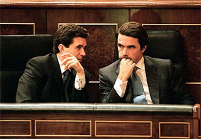 Jaume Matas y José María Aznar en el Congreso.