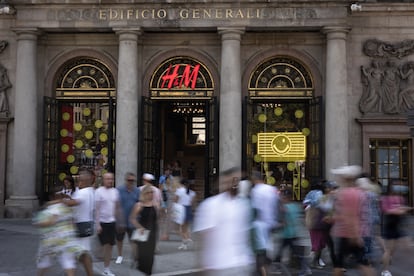 Fachada de la tienda de ropa H&M de Paseo de Gracia, en Barcelona, el 15 de julio de 2022.