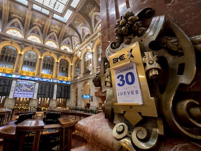 Paneles en el Palacio de la Bolsa de Madrid, en la última sesión del año.