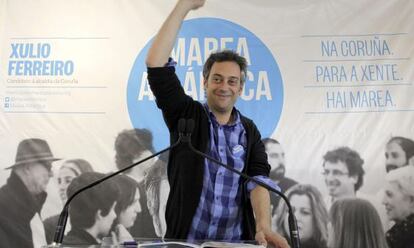 El candidato de Marea Atlántica, Xulio Ferreiro, que se perfila como nuevo alcalde de A Coruña, en la noche electoral.