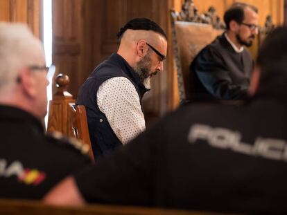 El parricida David Oubel en la Audiencia Nacional de Pontevedra.