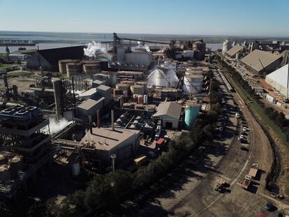 La planta del Grupo Vicentin en el puerto de Rosario, en provincia argentina de Santa Fe.