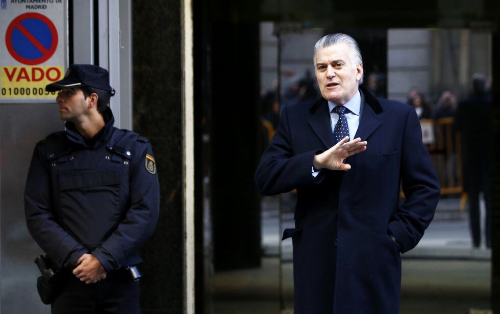 El juez dicta libertad condicional para el extesorero del PP Luis Bárcenas