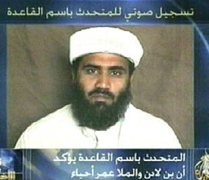 Fragmento del video difundido por la cadena Al Yazira en el que se asegura que Osama Bin Laden estávivo.