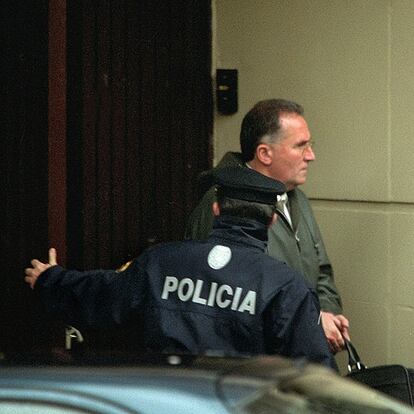 El abogado Pablo Vioque sale de la Audiencia Nacional en febrero de 2003.