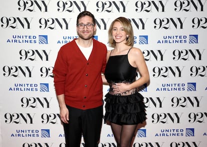 Sydney Sweeney con Josh Horowitz.