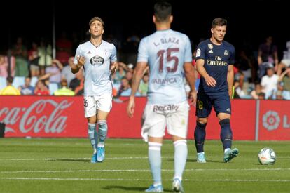 Iker Losada (a la izquierda), del Celta, marca el único gol del equipo.