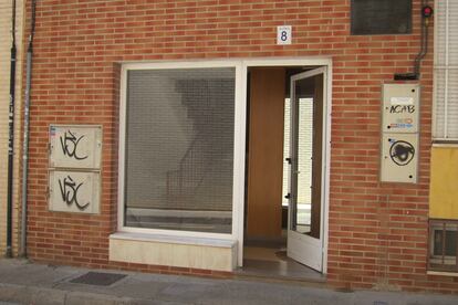 Portal de la calle Alegría, número 8, de Zaragoza, donde este lunes una mujer ha sido asesinada con arma blanca.