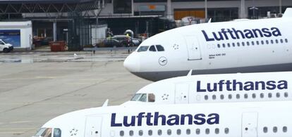 Aviones de Lufthansa en el aeropuerto de Fráncfort, durante la huelga de ayer.
