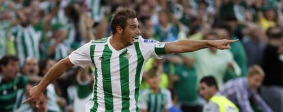 Joaquín celebra uno de sus goles al Deportivo.