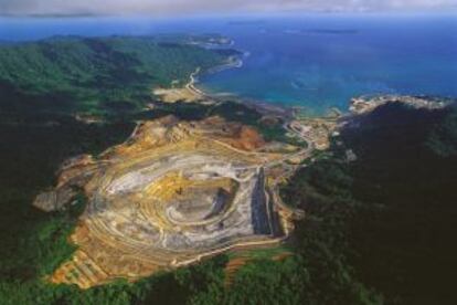 Vista aérea de la mina de oro de Lihir, en Papúa Nueva Guinea.