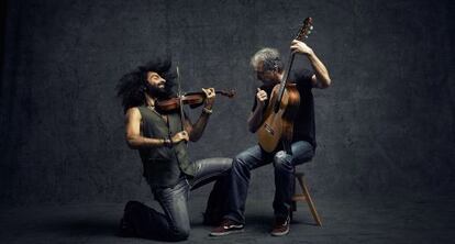 El violinista Ara Malikian junto al guitarrista y compositor Fernando Egozcue. 