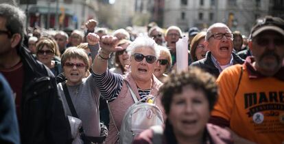 Pensionistas manifestándose en Barcelona el pasado marzo para reclamar 