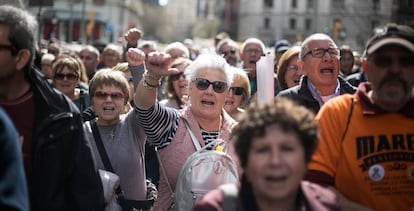 Pensionistas manifestándose en Barcelona el pasado marzo para reclamar