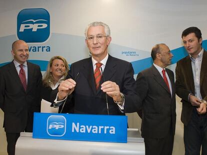 Presentación en Pamplona de Populares de Navarra: en primer término, José Ignacio Palacios; detrás, Javier Pomés, Amaya Zarranz, José Cruz Pérez y Santiago Cervera.