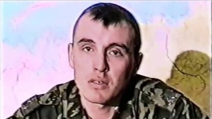 Imagen de Denís Serguéiev en 1999 tomada del documental 'The battle for Alilen'.