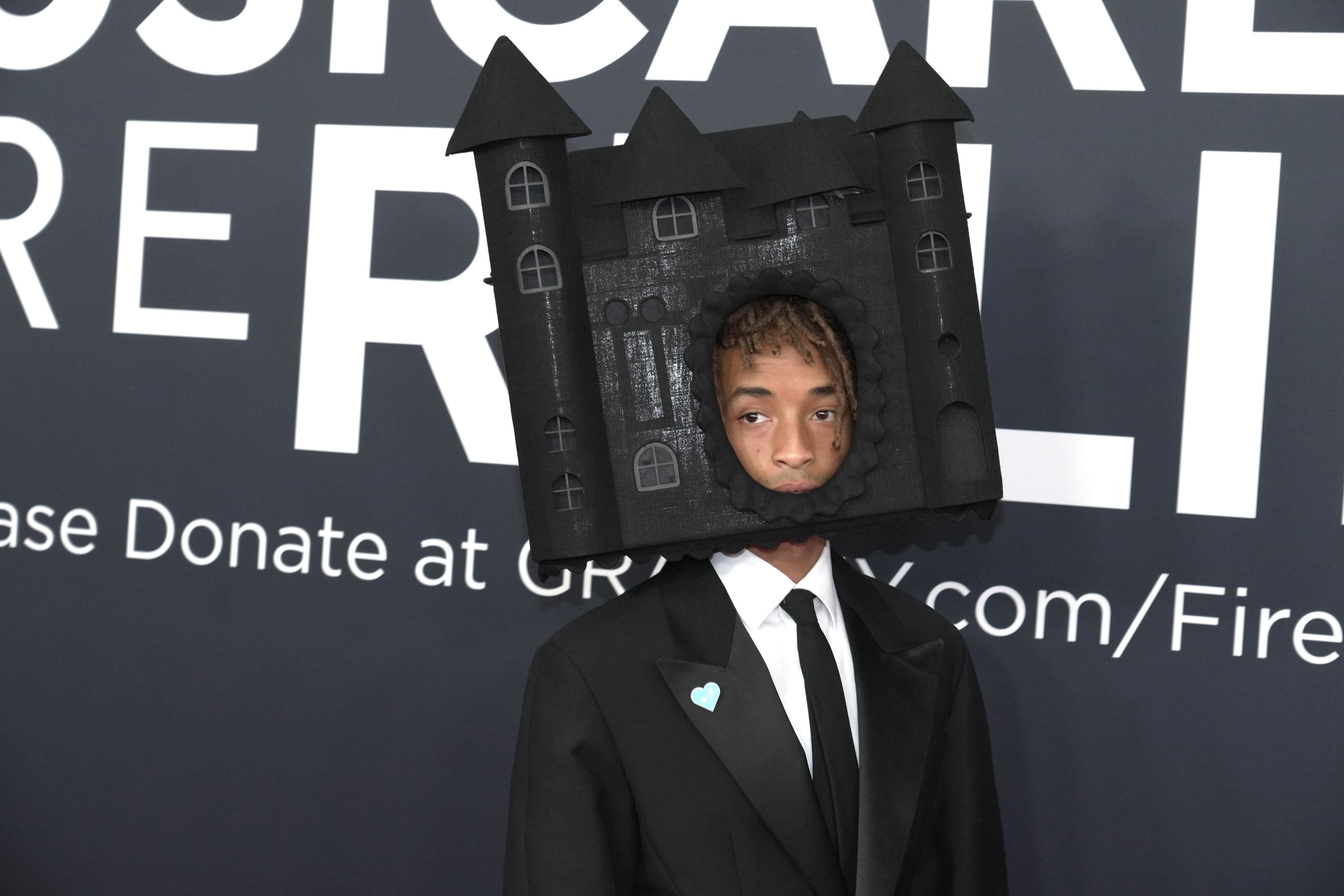 Con el castillo a la cabeza: el tocado más loco de los Grammy lo lució Jaden Smith