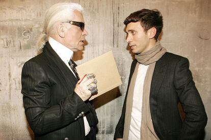 Lagerfeld y Hedi Slimane, en un desfile de Dior cuando Slimane todavía era director creativo de la firma de Rue Montaigne.