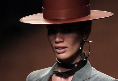 Un sombrero de piel de Jean Paul Gaultier para Hermes.