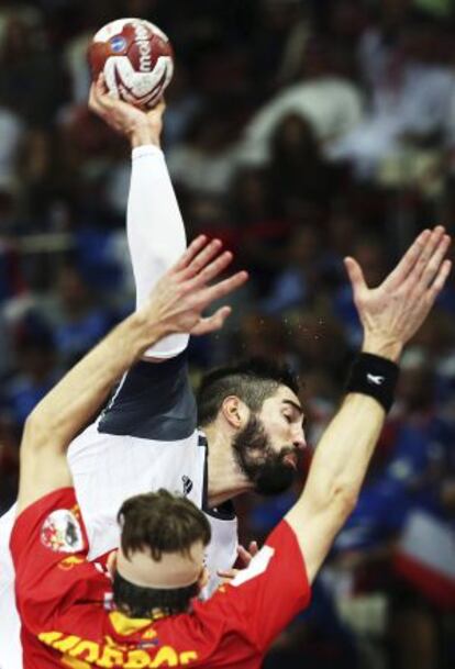 Karabatic lanza a portería ante Morros