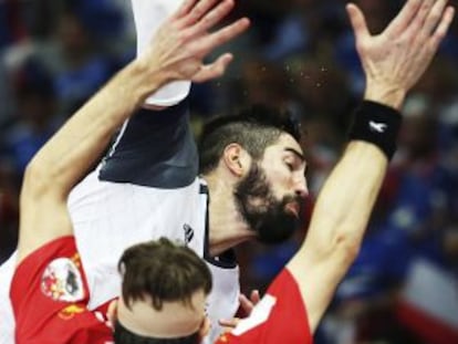 Karabatic lanza a portería ante Morros