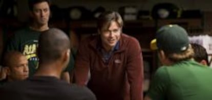 Brad Pitt interpretando a Billy Beane en 'Moneyball'.