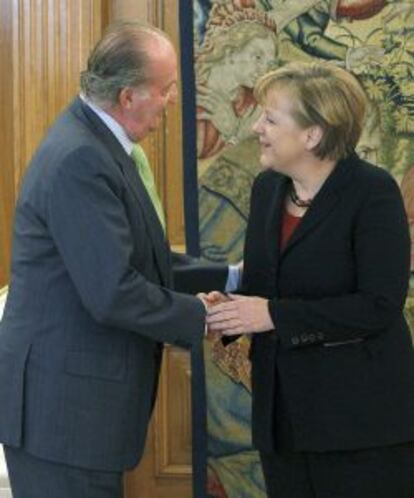 El Rey Juan Carlos y la canciller alemana Angela Merkel.