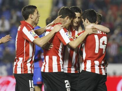 Celebración tras el gol de Aduriz que ha abierto el marcador.