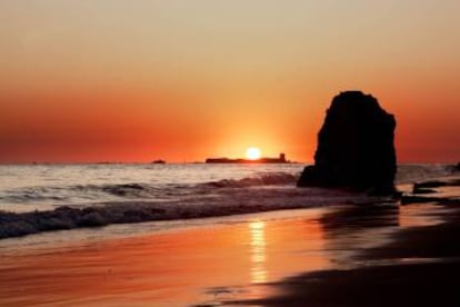 Atardecer en la playa de Sancti Petri (Cádiz).