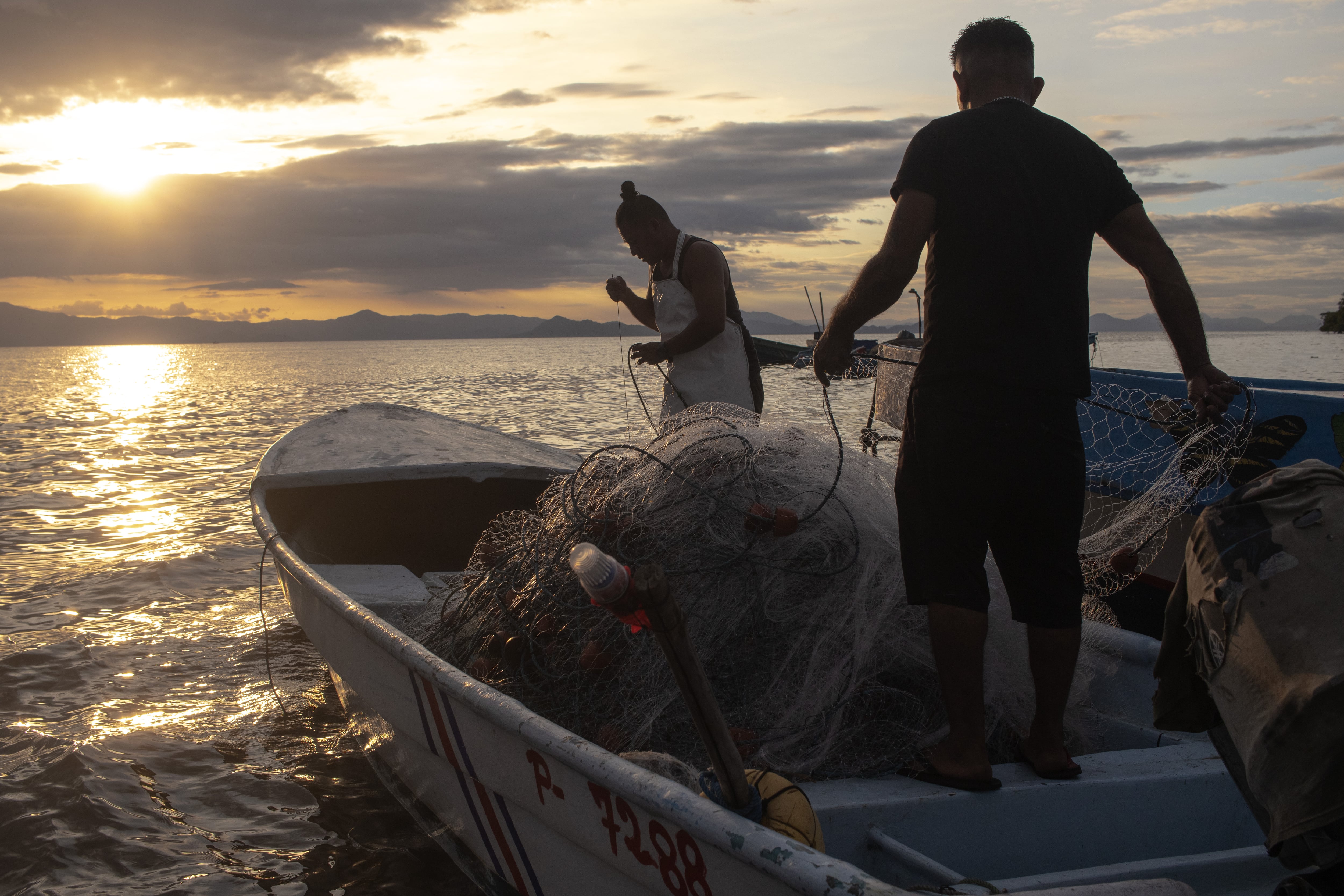 Los pescadores de Costa de Pájaros deben estar registrados y contar con un seguro y para recibir un subsidio durante la época de veda.