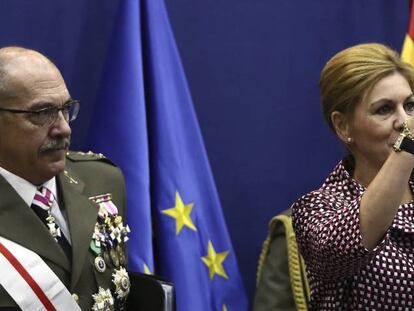 La ministra de Defensa, María Dolores de Cospedal, amb el cap de l'Estat Major de la Defensa (Jemad), el general Fernando Alejandre Martínez, aquest dijous a Madrid.