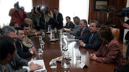 Representantes de los partidos políticos en la reunión celebrada el sábado en Málaga sobre la gestora de Marbella.