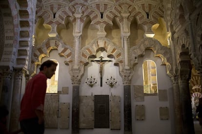 Motivos religiosos en el interior de la Mezquita-Catedral de Córdoba.