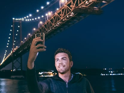 Con esta luz portátil para el móvil es posible sacar fotos increíbles incluso de noche. GETTY IMAGES.