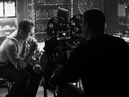 Gary Oldman, como Herman J. Mankiewicz en 'Mank', de David Fincher.