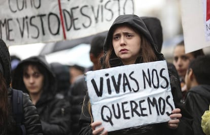 Mujeres protestan contra los feminicidios en Argentina.