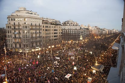 El passeig de Gr&agrave;cia de Barcelona, ple de gom a gom.