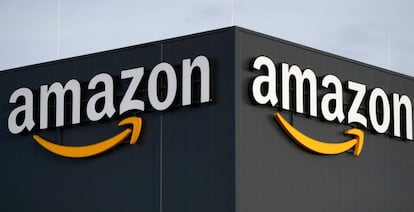 Logo de Amazon en uno de sus edificios.