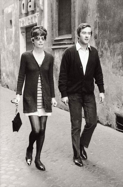 Llegaron los 70 y Audrey se dejó seducir por las tendencias de la época. Aquí, paseando por la ciduad con Andrea Dotti.