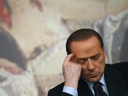 El primer ministro italiano, Silvio Berlusconi, ayer durante una conferencia de prensa en Roma.