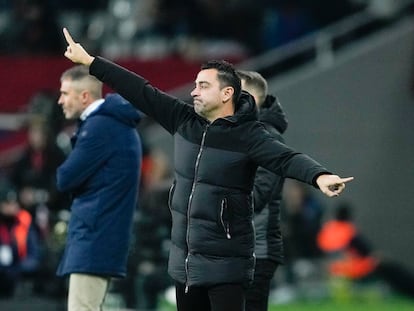 Xavi Hernández durante el partido frente al Almería.