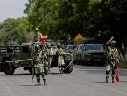 Soldados de la Guardia Nacional en el municipio de Guanajuato donde fue capturado El Marro.