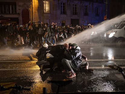 Protesto em 17 de novembro em Paris contra a nova lei de segurança.