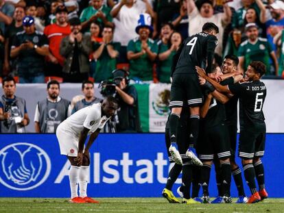 El equipo mexicano celebra el triunfo.