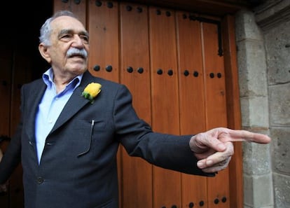 Gabriel Garc&iacute;a M&aacute;rquez speaks to reporters outside his home in Mexico City on his birthday March 6, 2014. 